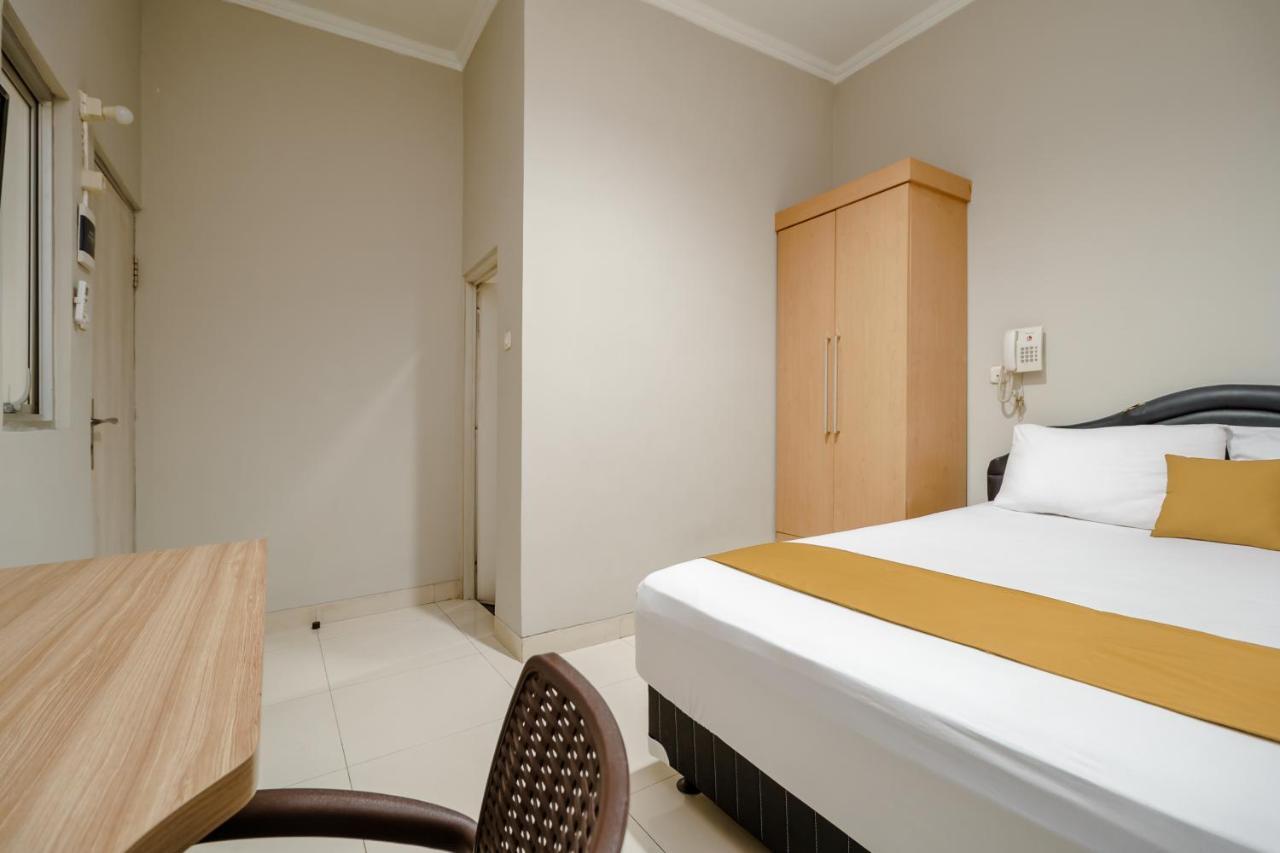 Env Room Jacarta Exterior foto